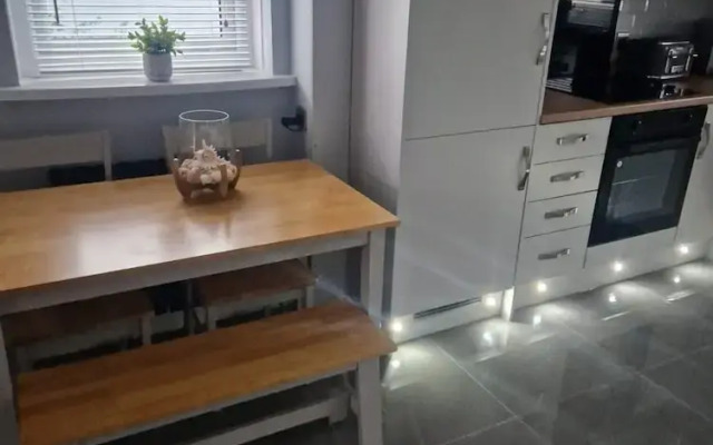 Captivating 2-bed Apartment in Tenby
