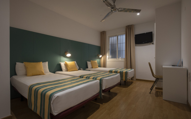 Yomo Hostal BCN Port