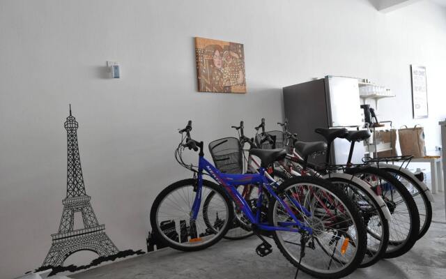 Bed & Bike Backpackers Studio