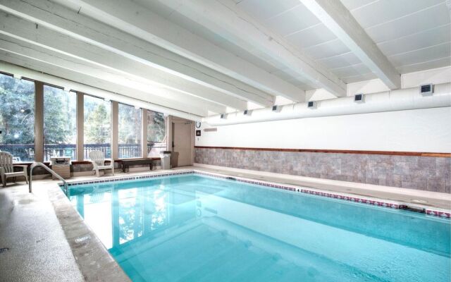 Perfect Mountain Retreat/3br -fireplace, Kids Ski Free 3 Bedroom Condo by RedAwning