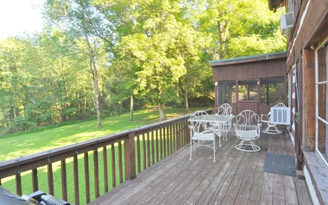 Pondview Cabin - Log Cabin Retreat
