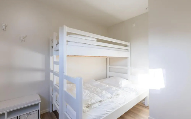 Apartment on the 2nd Floor for Family
