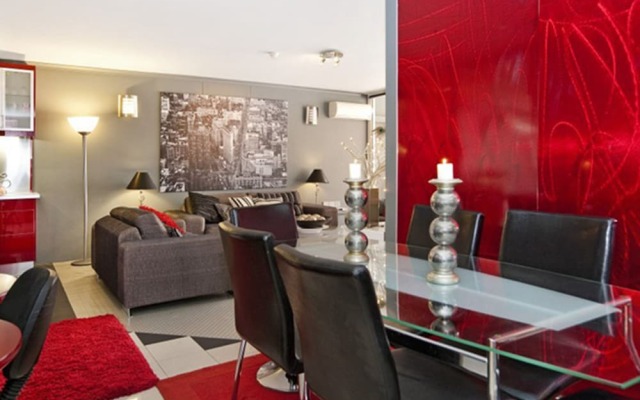 Sydney CBD 2 Bedroom Apartment with Balcony