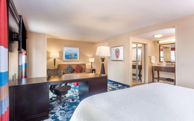 Hampton Inn & Suites Madison / Downtown