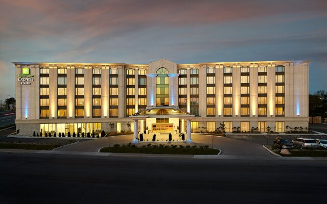 Holiday Inn Hotel & Suites Montreal Airport, an IHG Hotel