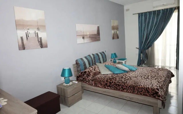 Room-very Bright Well Kept Apartment