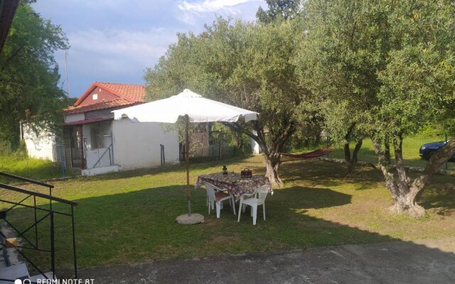 ''Mary's House'' Entire residence Olympiada Halkidiki Near to See 200m !