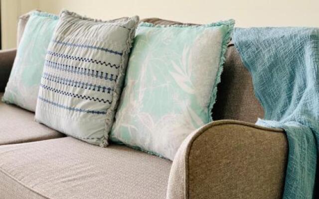 Daydreaming Airlie Beach, Water Views And Only 200M To Boardwalk.