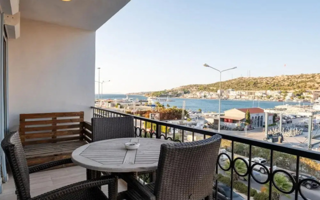 Flat w Sea View Balcony 3 min to Cesme Marina