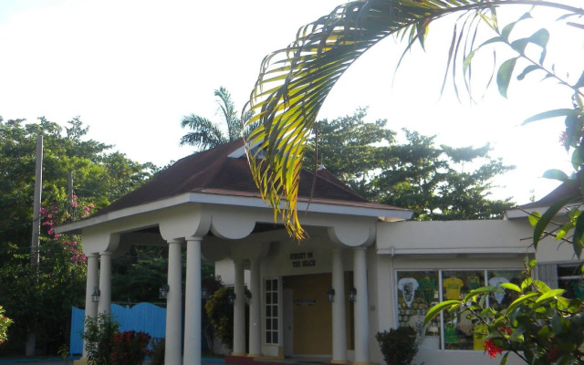 Coral Seas Beach Resort