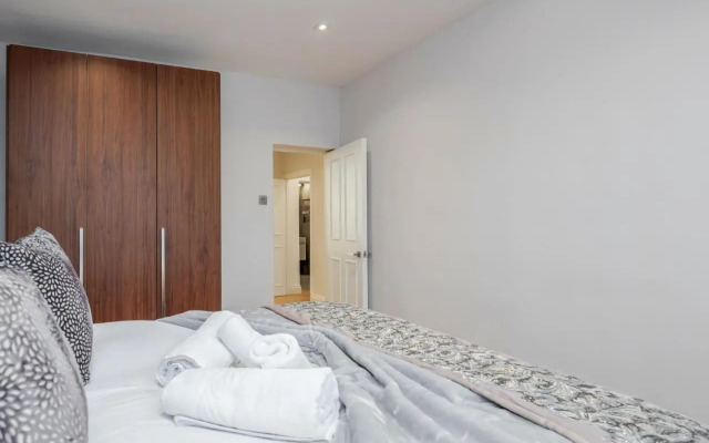 Modern Lovely 2 Bed Hyde Park with AC