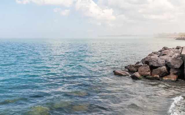 Modern 3BR 2BA Townhome in Lakeshore