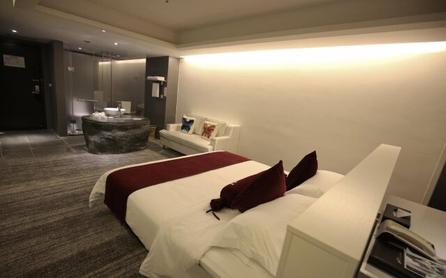 Grand Nest Hotel