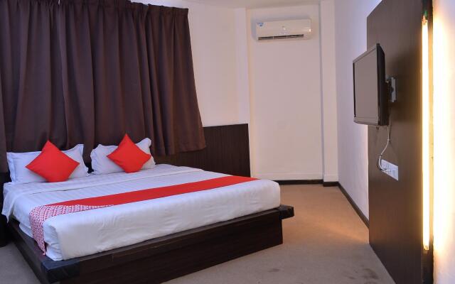 OYO 43960 Laksamana Executive & Boutique Hotel