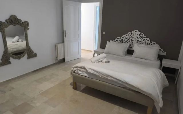 Stylish villa avec parking et piscine