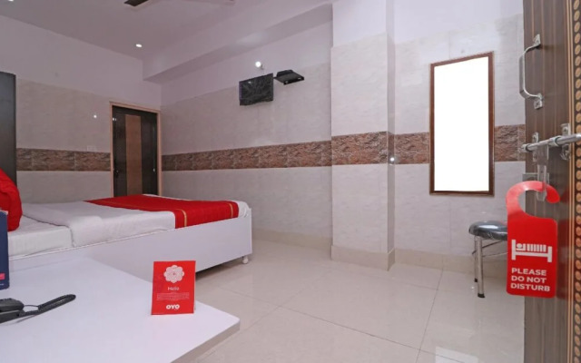 OYO 12911 New Capital Inn