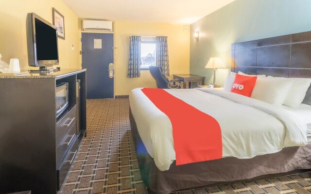 OYO Hotel Knoxville TN Cedar Bluff I-40