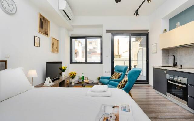 Sanders Home Suites - Charming Downtown Studio