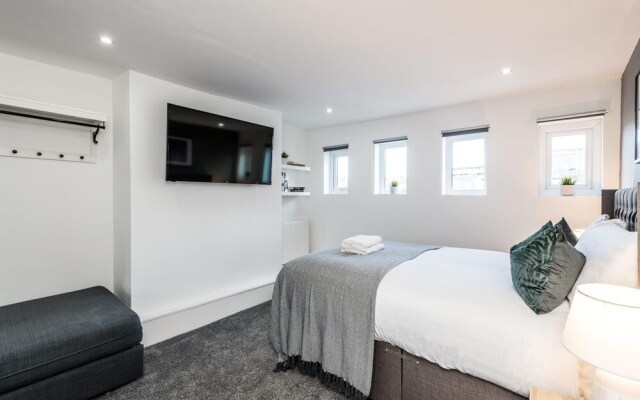 Super Central 1-bed Modern and Cosy Apt - Sleeps 4