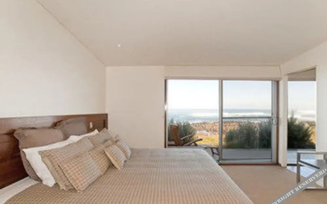 Hearn's Beachside Villa 4