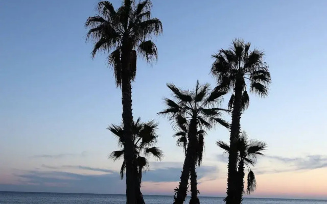 Villa With Pool, Walk to Beach, Restaurants, Shops