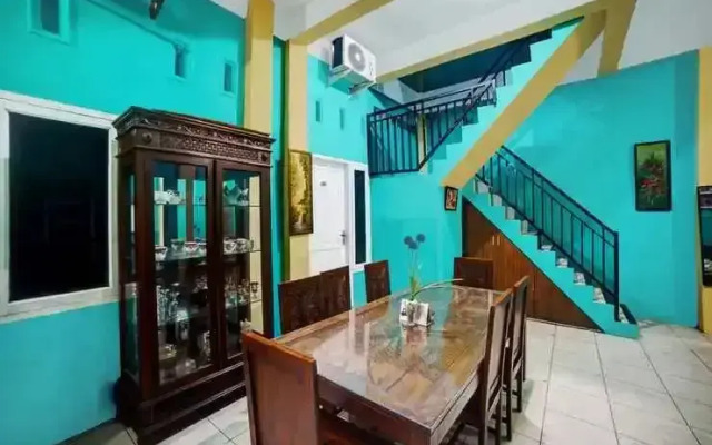 Indah Guest House by OYO Rooms