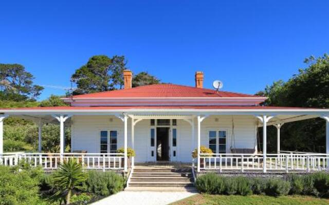 Oakura Bay Villa