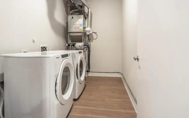 Landing Apartments near Navarro ISD