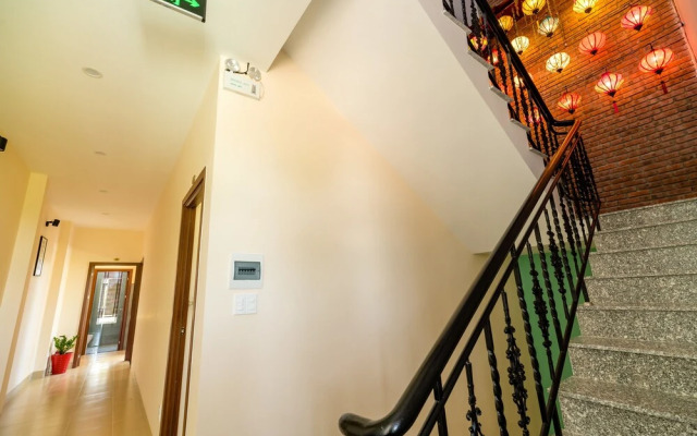 Golden Walls Homestay