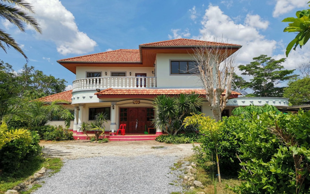 OYO 967 Andathien Pool Villa Aonang