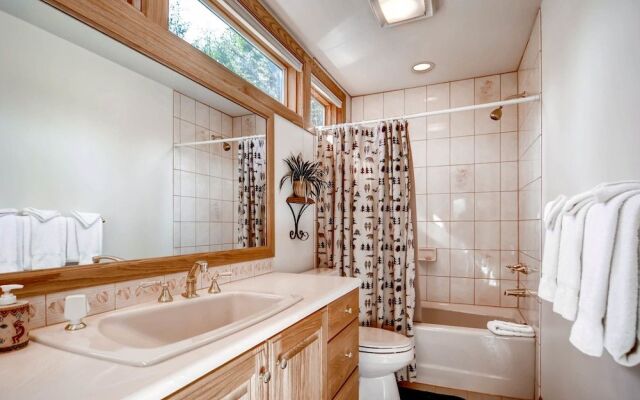 Mountain Majesty at Alpenvu Lodge by RedAwning