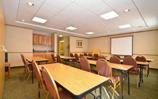 Best Western Napoleon Inn & Suites