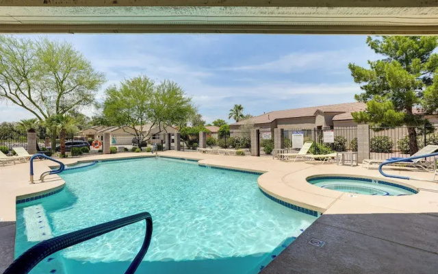 Phoenix Home on Golf Course: Pool & Hot Tub Access