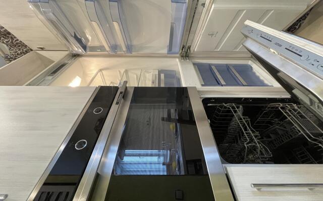 Сутки как дома на улице Сакко и Ванцетти 77