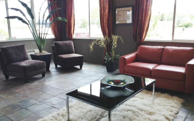 Court Plaza Inn & Suites