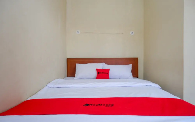 RedDoorz near Terminal Mendolo Wonosobo