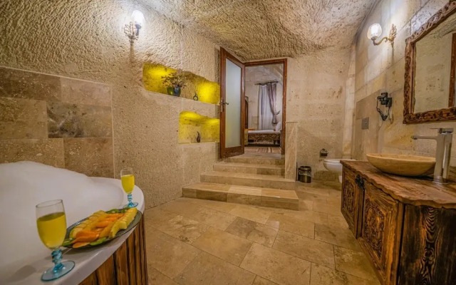 Capp Royal Cave Hotel