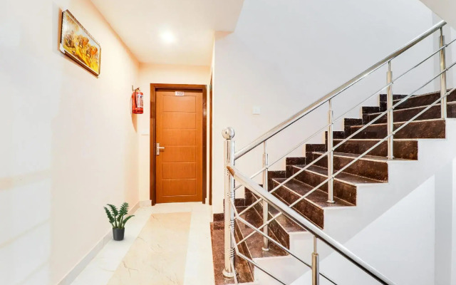 Super OYO 92578 HOTEL LA PLAZO