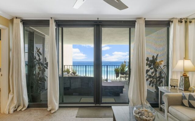 Stunning 2/2 Designer Condo w Coastal Appeal Right on the Gulf!