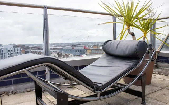 5 Bedroom 3 Bathroom Penthouse Apartment