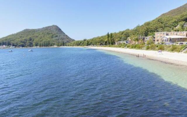 Shoal Towers, Unit 1/11 Shoal Bay Road