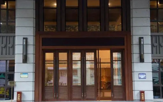 Jinfoshanwenquanjiari Hotel