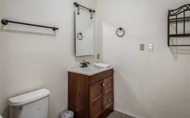 Blue Bear Retreat - Eight Bedroom Cabin