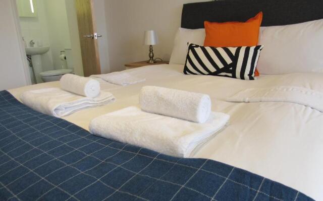 The Cambridge Suites -Tas Accommodations