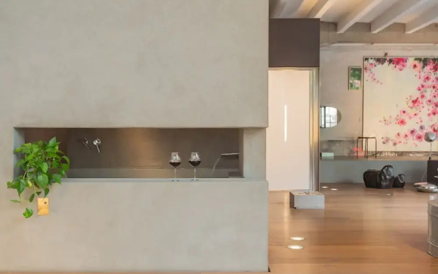 Design Loft With Private Parking
