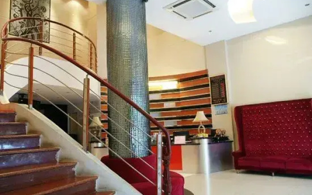 Huacheng Fashion Hotel