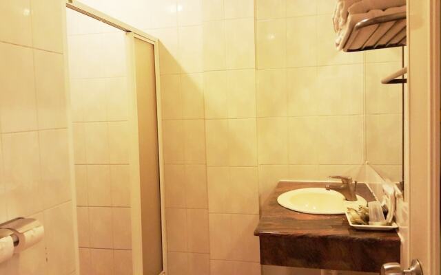 Yifeng Business Motel