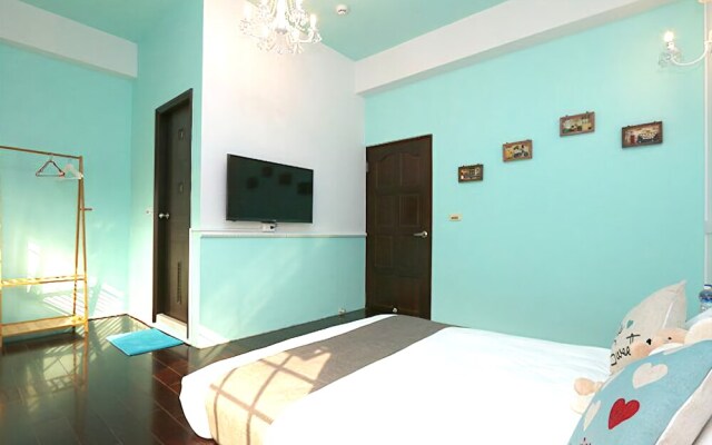 Girlfriends' Homestay