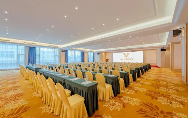 Vienna International Hotel Qishi Center Branch in Dongguan, Guangdong.