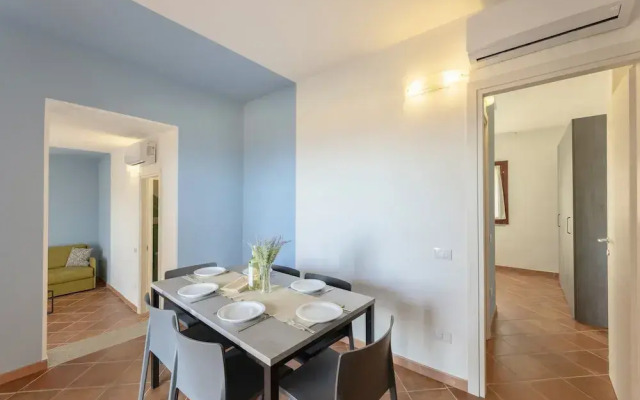 Residence with pool in Isola Rossa